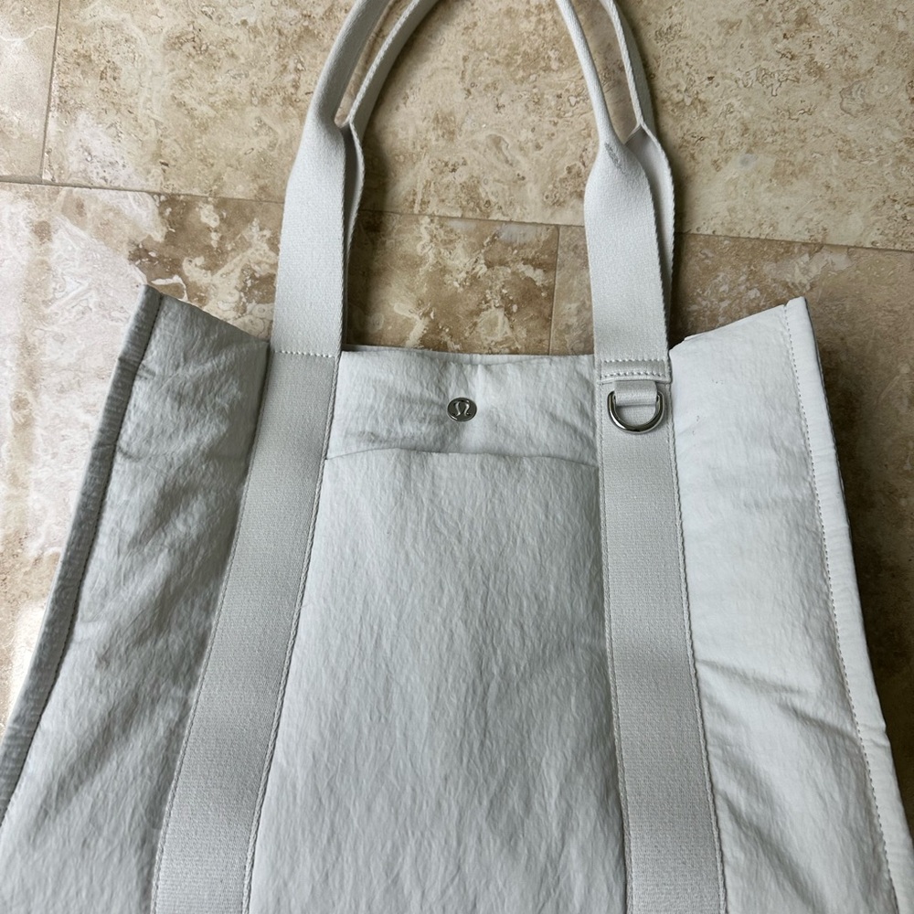 Lululemon boxy tote bag 10L